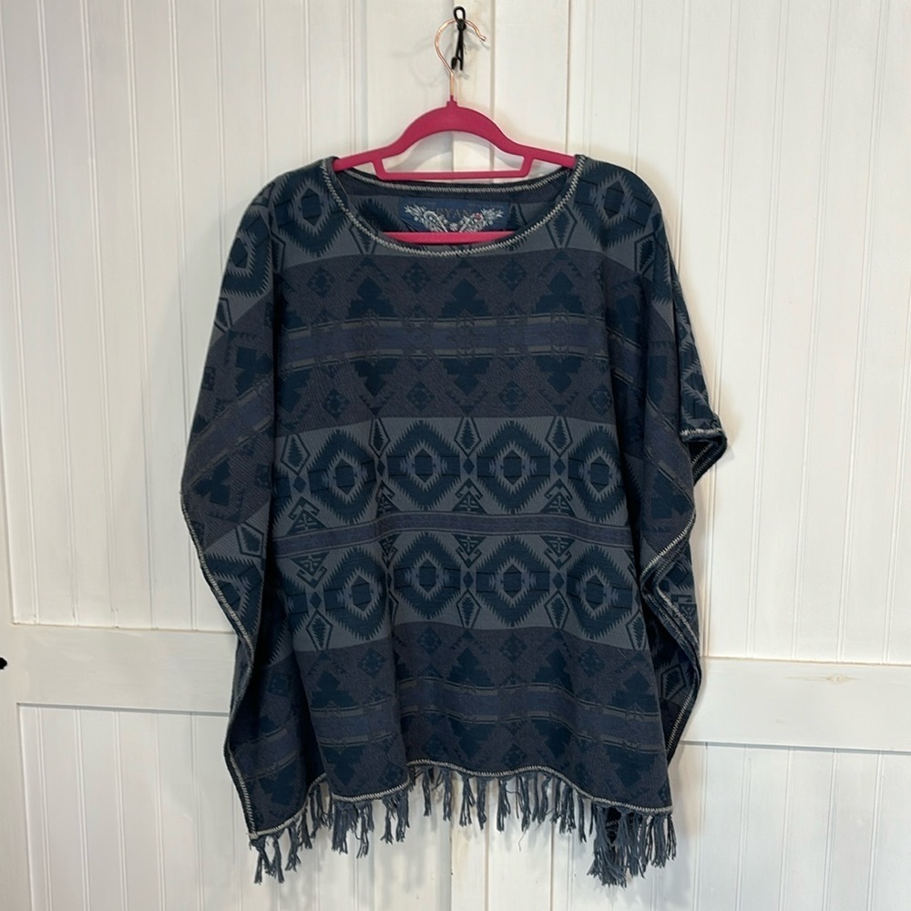 Ryan Michael Beacon Blanket Jacquard Poncho. Size S/M